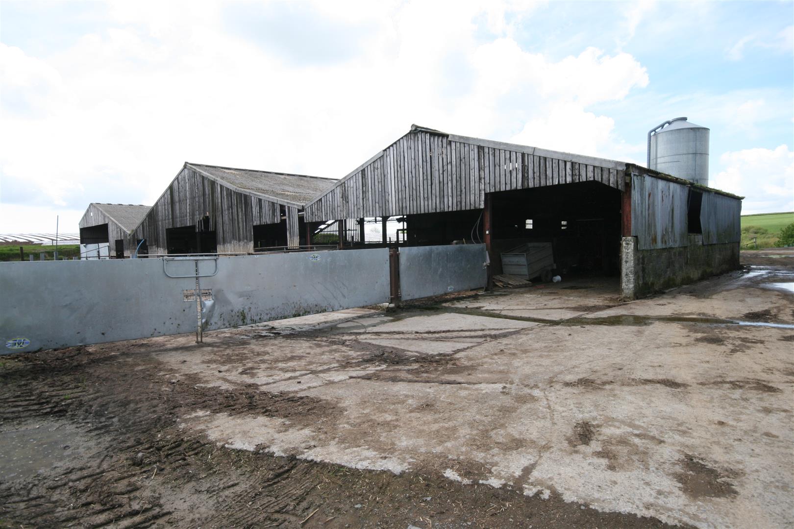 FORMER MILKING PARLOUR/RECEPTION YARD